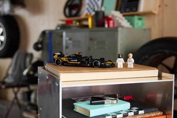 LEGO 77252 F1®: film — APXGP Team Race Car