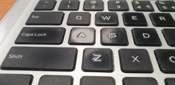 Notebook Dell Inspiron 5570 15,6 FHD i5-8250U 8GB SSD256GB Radeon R7 M460 4GB W11P