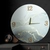 Dekoracyjny zegar ścienny w stylu nowoczesnym 