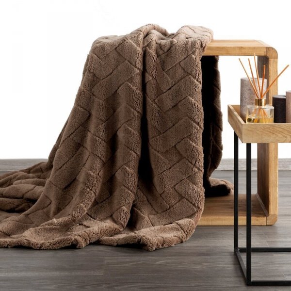 Koc flano 220x200 cm zdobiony wytłaczanym wzorem CARO Design 91 Ciemny Brąz 