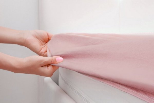 Prześcieradło jersey z gumką 180x200 cm z bawełny kolor pudrowy róż 125 g/m2 Design 91 