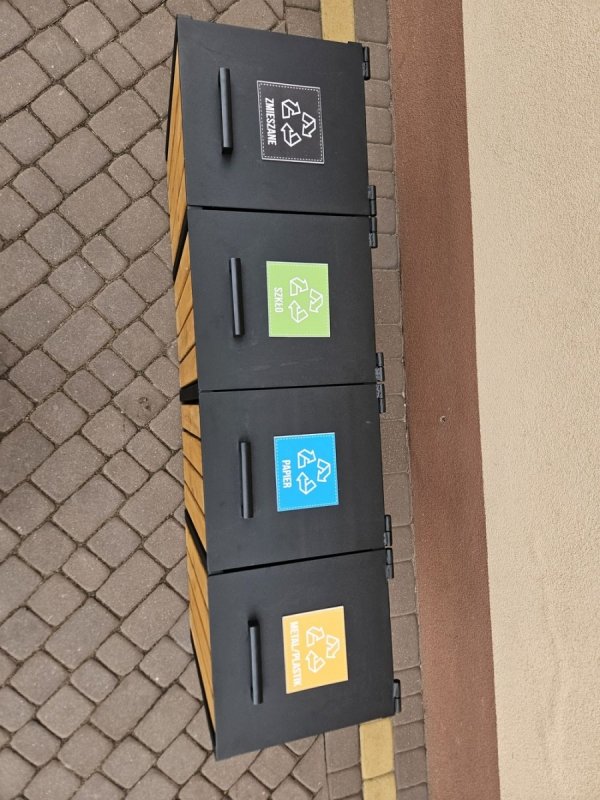 4 komorowy kosz parkowy miejski do segregacji odpadów z pokrywami metalowy drewniany ocynk 4 x 45L 