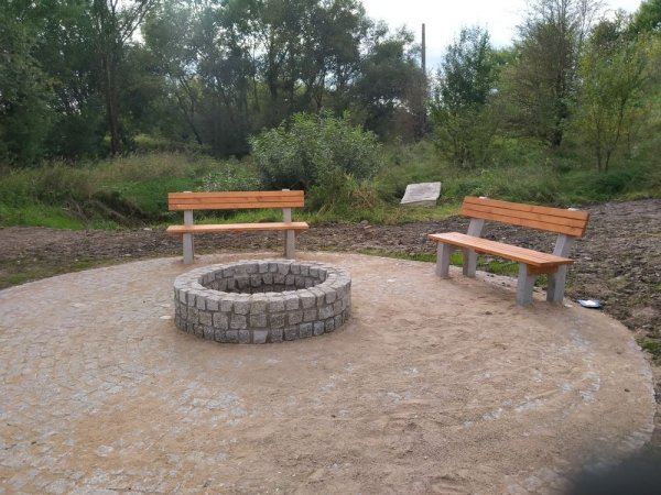Ławka betonowa z oparciem do wkopania BASIA ZO