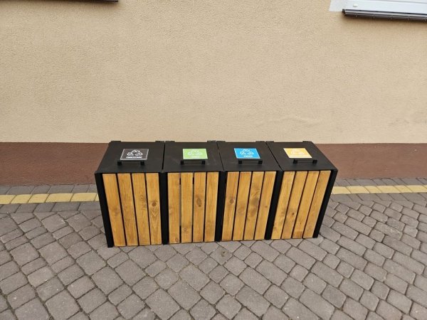 4 komorowy kosz parkowy miejski do segregacji odpadów z pokrywami metalowy drewniany ocynk 4 x 45L 