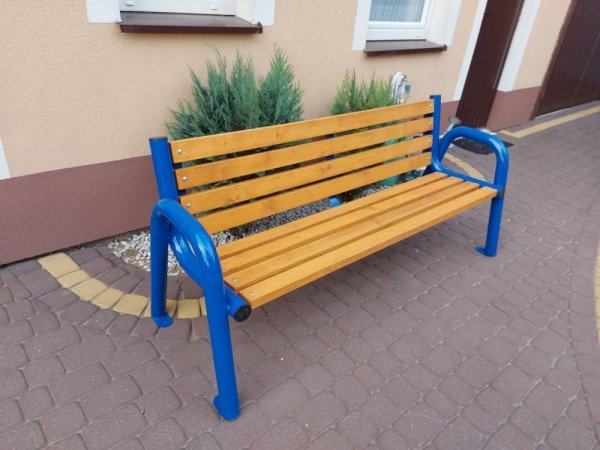 Ławka parkowa Alicja z ATESTEM niebieskie nogi