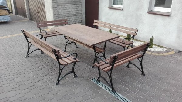 Zestaw MAJA królewki z podłokietnikiem stół 200x90 ławki żeliwne certyfikat 