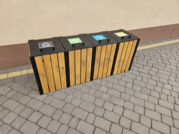 4 komorowy kosz parkowy miejski do segregacji odpadów z pokrywami metalowy drewniany ocynk 4 x 45L 