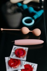Zabawki erotyczne, nowe doświadczenia intymne. Seksualne akcesoria. 