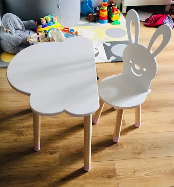 Zestaw dziecięcy stoliczek chmurka i krzesełko królik