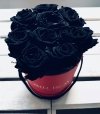 Czarne żywe WIECZNE róże w średnim czerwonym boxie