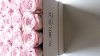 Pudrowe różowe żywe BRIDAL PINK WIECZNE róże w kwadratowym białym boxie