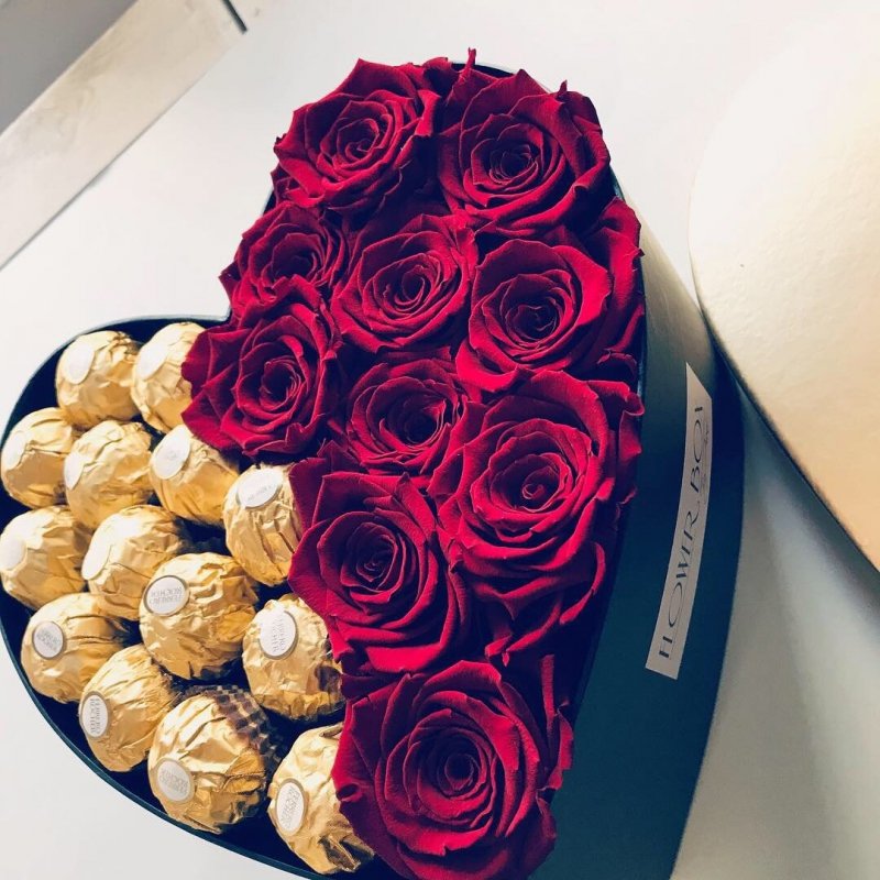  Box serce róże świeże, żywe i  Ferrero Rocher