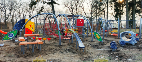 place zabaw sprawnościowy, street workout, sprawnościowy plac zabaw, plac zabaw do ćwiczeń, plac zabaw z drążkami, place zabaw sprawnościowe, drabinki sprawnościowe, street workout place, plac street