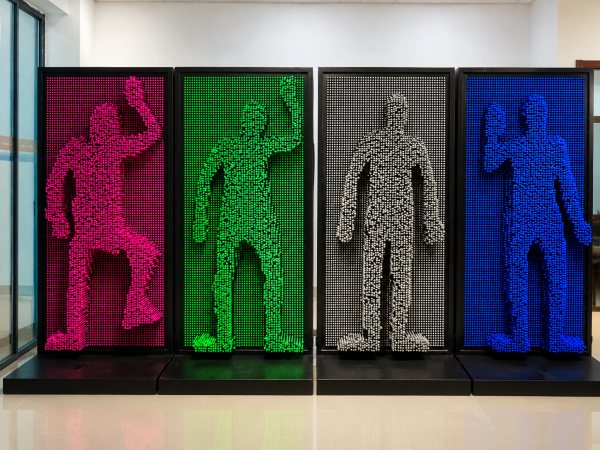 Kolorowe panele sensoryczne PIN WALL 3D XL do przestrzeni publicznych, parków, szkół i nowoczesnych placów zabaw.