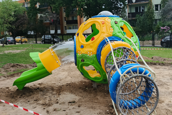 plac zabaw sensoryczny, plac zabaw kule, okręt podwodny, statek podwodny, statek kosmiczny, plac zabaw statek kosmiczny, łódź podwodna