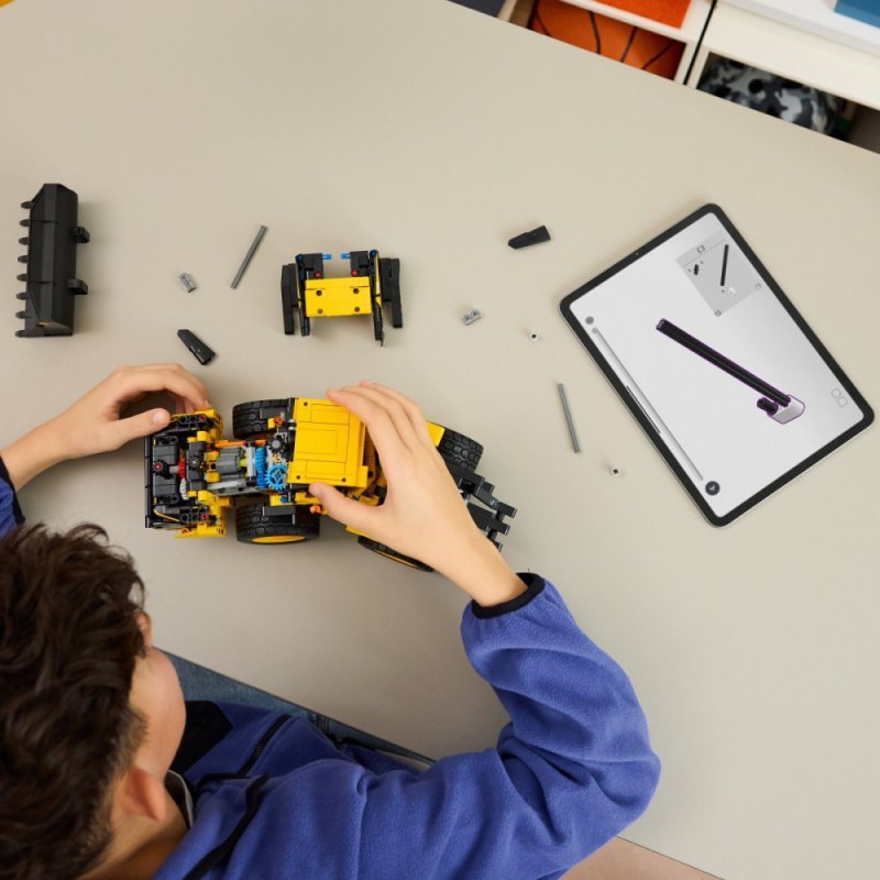 LEGO Klocki Technic 42209 Ładowarka kołowa Volvo L120 Electric