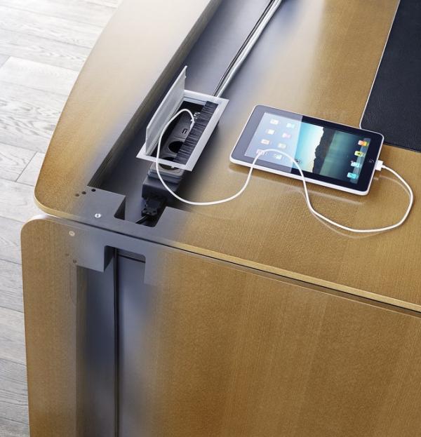 Biurko gabinetowe eRange z mediaportem