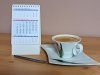 kalendarz biurkowy na rok 2025 pionowy 3-miesięczny