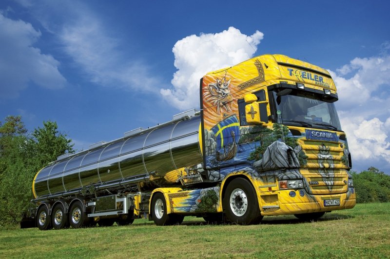 Kalendarz ścienny wieloplanszowy American Trucks 2025 - kwiecień 2025
