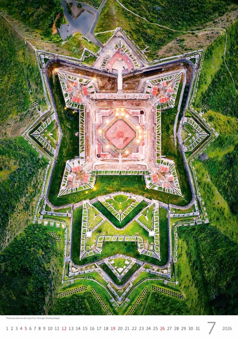 kalendarz na rok 2026 do powieszenia na ścianie w formacie 31.5 x 45 cm