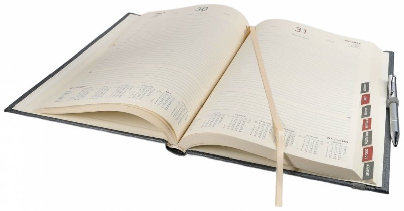 Kalendarz książkowy 2026 A4 dzienny papier chamois wycinane registry oprawa z zamykaniem na gumkę i mocowaniem na długopis ROSSA VIU czerwona