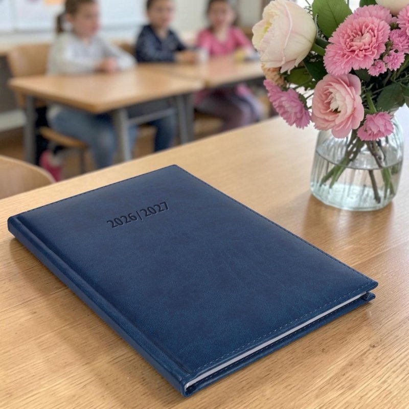 Kalendarz nauczyciela 2026/2027 B5 tygodniowy oprawa VIVELLA granatowa