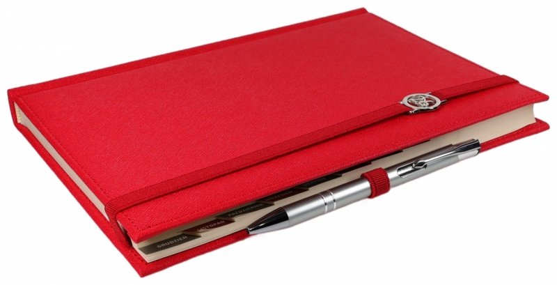 Kalendarz książkowy 2026 A4 dzienny papier chamois wycinane registry oprawa z zamykaniem na gumkę i mocowaniem na długopis ROSSA VIU czerwona