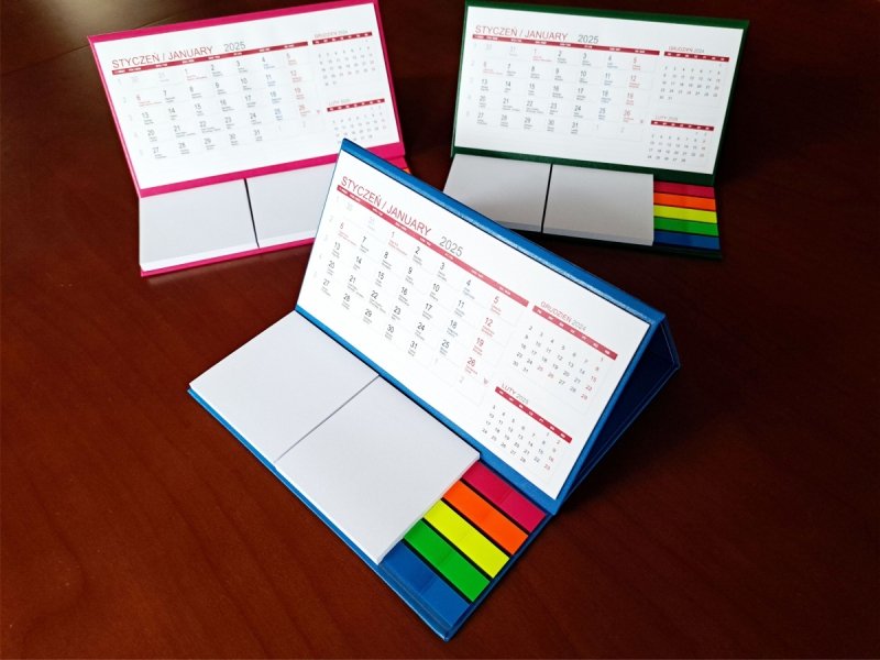 kalendarz na biurko na twardej podstawce 