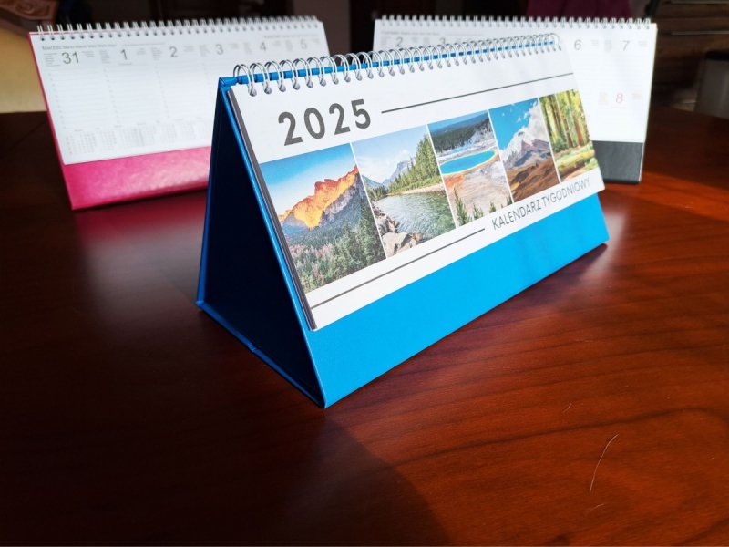 Kalendarz na biurko stojący na rok 2025