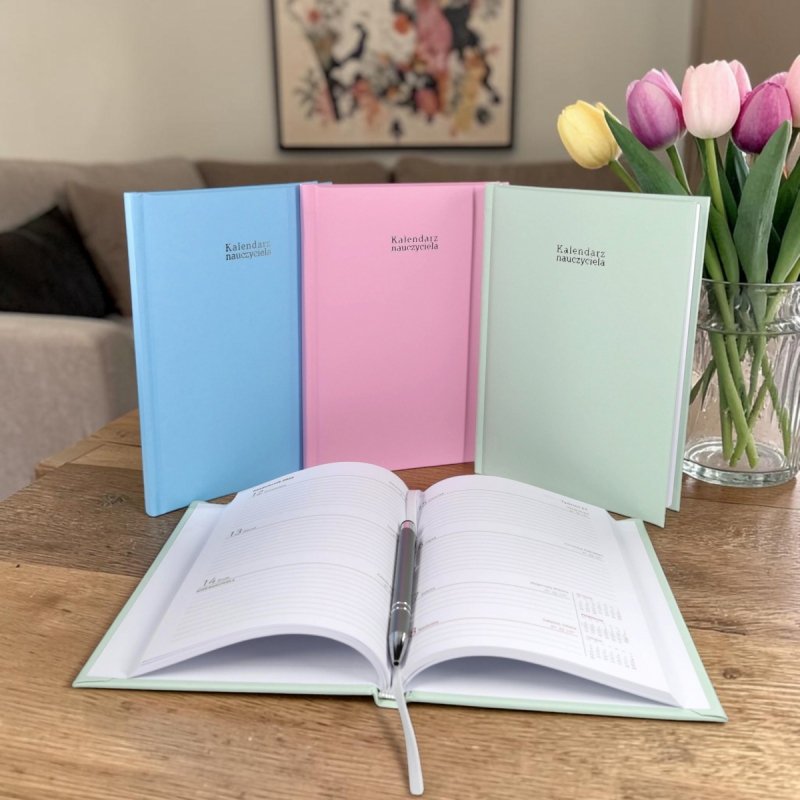 Kalendarz nauczyciela 2026/2027 A5 tygodniowy SOFT różowy Z DEDYKACJĄ OD GRUPY PRZEDSZKOLNEJ