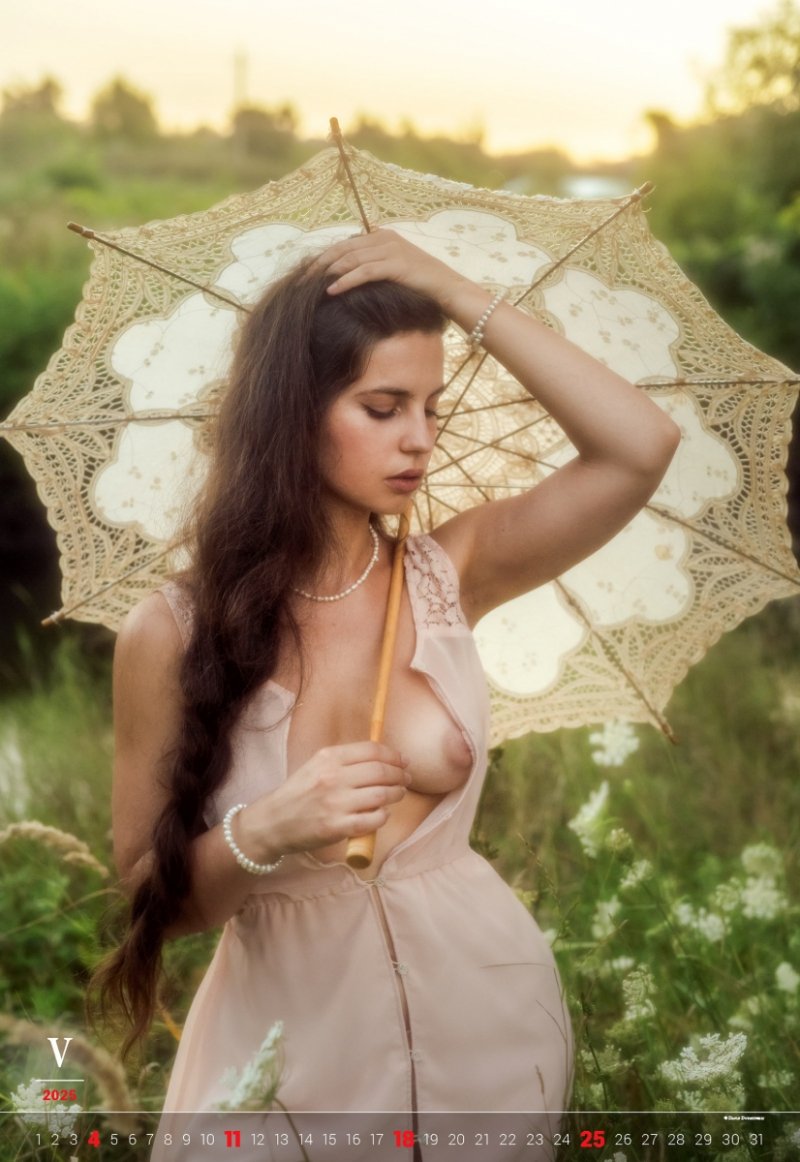 Kalendarz ścienny wieloplanszowy Charm of the Moment 2025 - exclusive edition - maj 2025