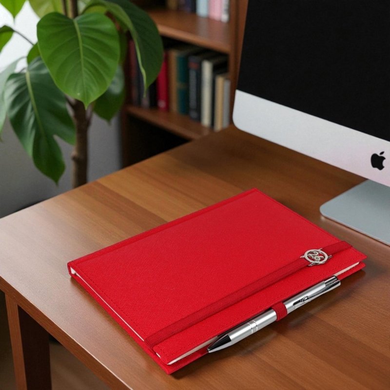 Kalendarz książkowy 2026 A5 dzienny papier chamois wycinane registry oprawa z zamykaniem na gumkę i mocowaniem na długopis ROSSA VIU czerwona