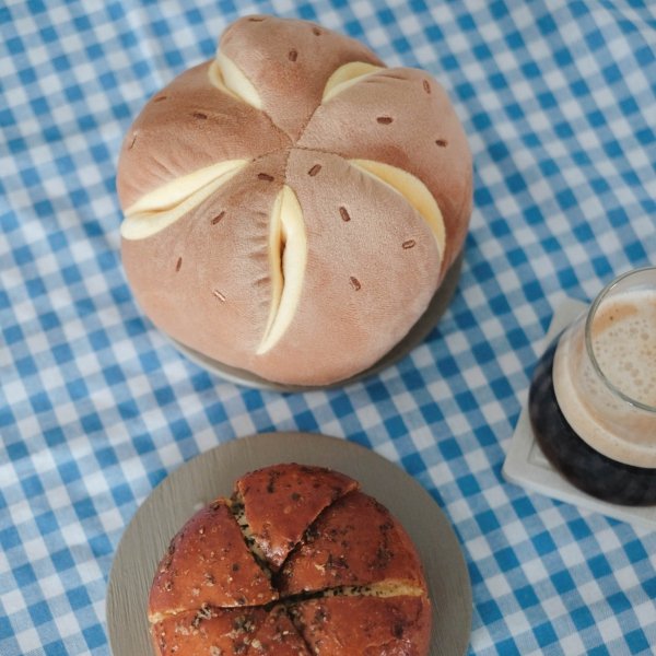 Pups &amp; Bubs CHEESY BREAD Serowa bułeczka zabawka węchowa 