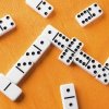 Klasyczne domino – rodzinna gra logiczna dla dzieci i dorosłych