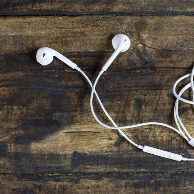 słuchawki białe douszne z pilotem na kablu białe