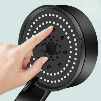 Czarny zestaw prysznicowy słuchawka, wąż, uchwyt