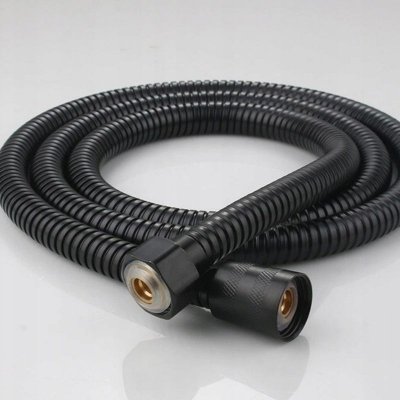 Czarny zestaw prysznicowy słuchawka, wąż, uchwyt