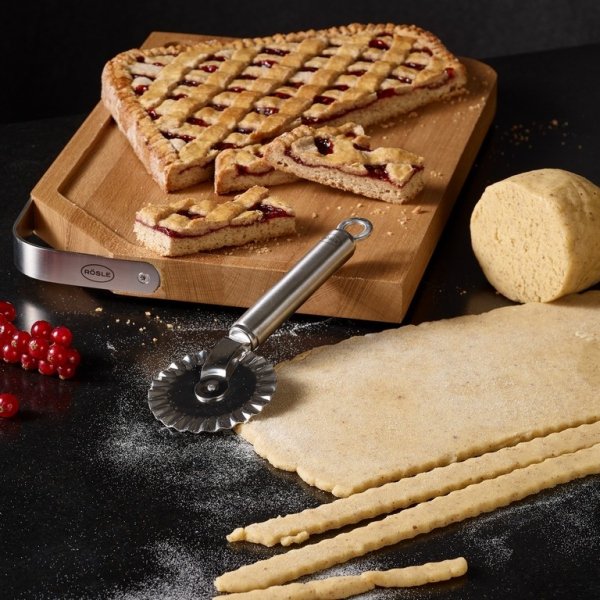 Nóż cukierniczy do ciasta surowego karbowany 7cm - Roesle