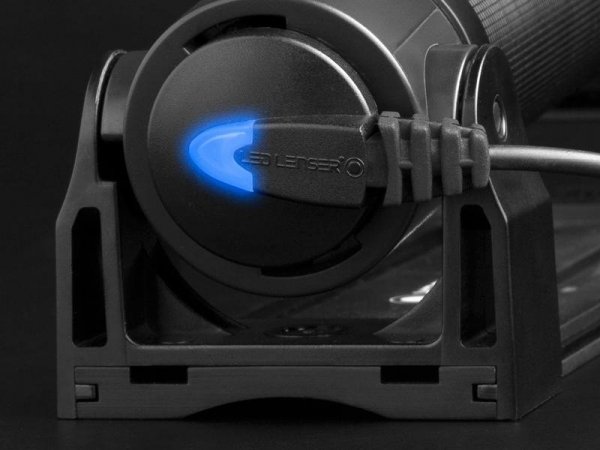 Latarka Led Lenser X21R.2 + ładowarka samochodowa