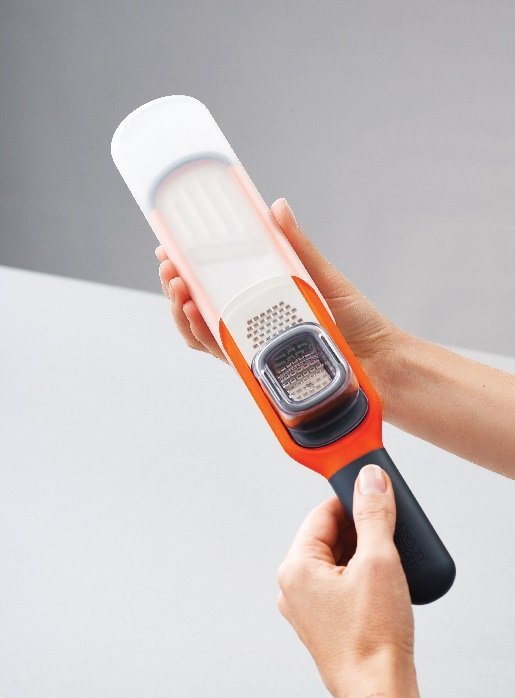 Joseph Joseph Tarka z plastrownikiem Handi-grate