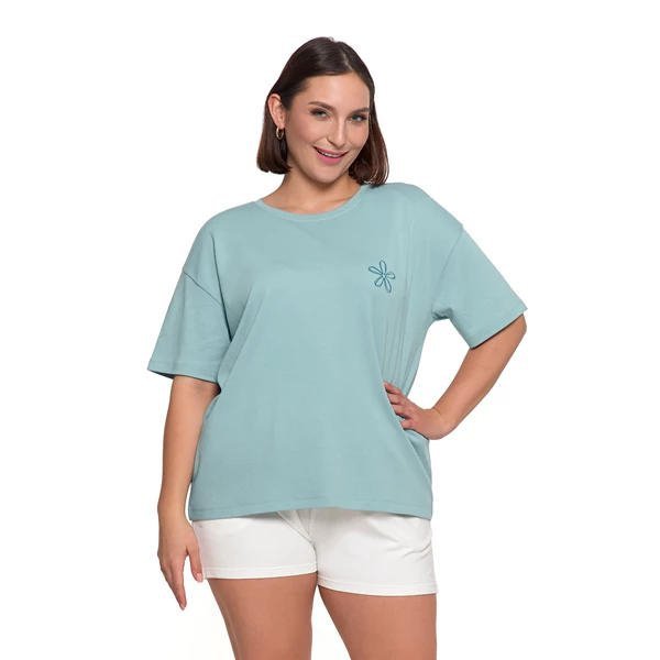 T-SHIRT DAMSKI LUŹNY Z HAFTOWANYM KWIATKIEM BD1800-007