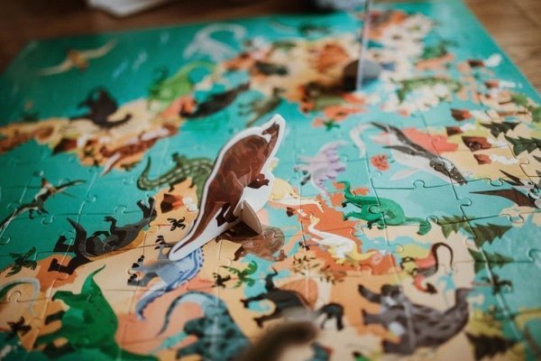 Puzzle edukacyjne z figurkami 3D Dinozaury, Janod www.tuliki.pl