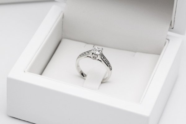 Pierścionek Złoto Diament PBD3707
