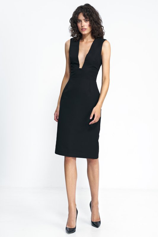 Nife Czarna sukienka z głębokim dekoltem - S231