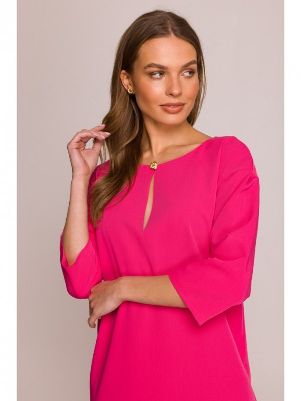 Stylove S394 Sukienka o luźnym fasonie z łezką w dekolcie - różowa