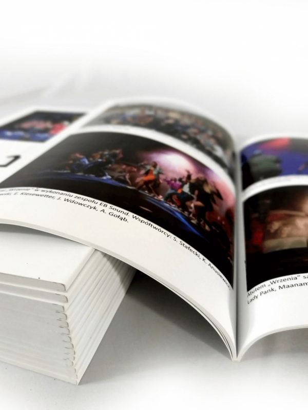 katalog A6, druk pełnokolorowy obustronny 4+4, na papierze kredowym, kreda 130 g, 12 str., 70 sztuk