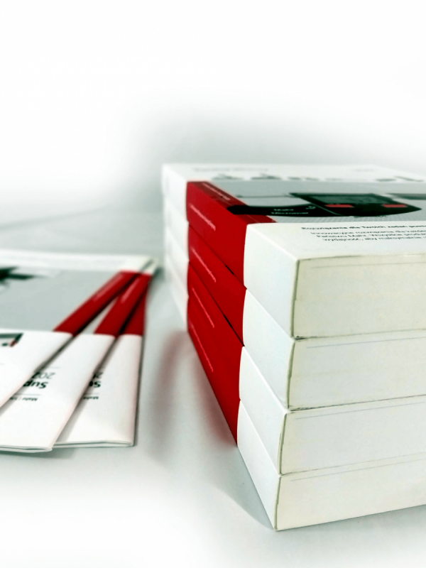 katalog 210 x 210 mm, druk pełnokolorowy obustronny 4+4, na papierze kredowym: okładka 250 g foliowana + środki 130 g, 24 str., 250 sztuk