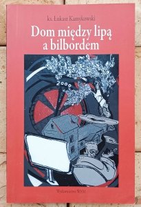 Łukasz Kamykowski • Dom między lipą a bilbordem 