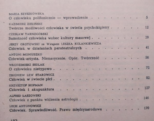 red. Maria Szyszkowska Wokół człowieka