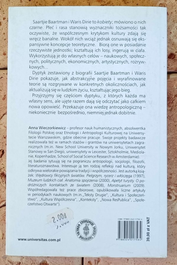 Anna Wieczorkiewicz - Czarna kobieta na białym tle - okładka